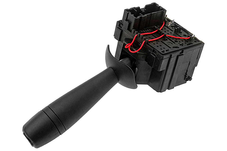 This part match OEM code: 255679326R