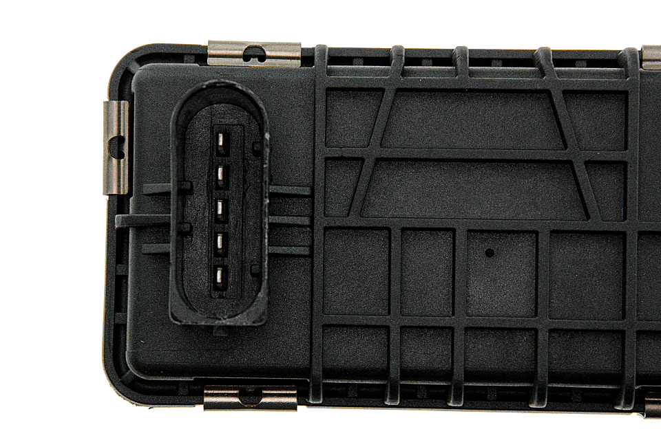 This part match OEM code: 8C1Q6K682BA